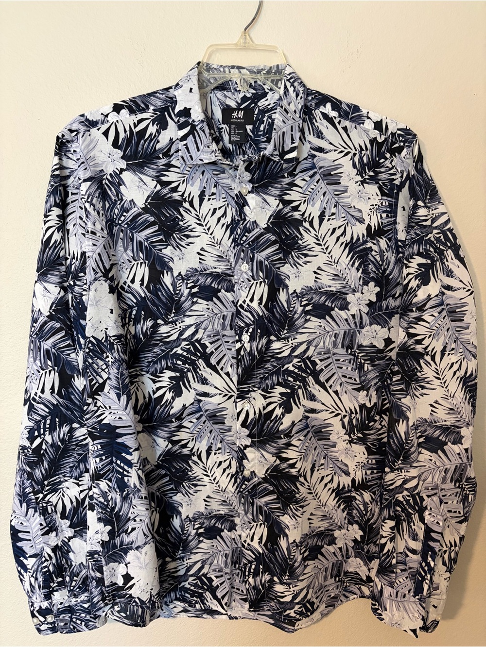 H&M Men's Navy and White Tropical Leaf Button-Down Shirt
